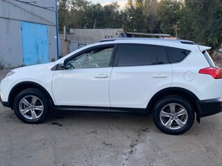 2015 Toyota RAV4 IV (XA40), белый, 2300000 рублей, вид 2