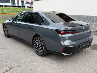 2025 BMW 7 серии 740d xDrive VII (G70), серый, 15700000 рублей, вид 3