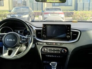 2022 Kia Ceed III Рестайлинг, серый, 1300000 рублей, вид 5