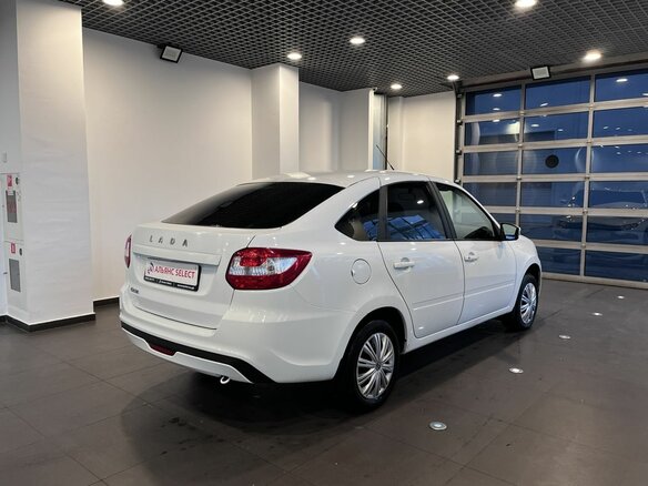 2023 Lada (ВАЗ) Granta I Рестайлинг, белый, 827000 рублей - вид 2