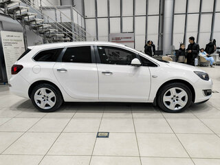 2013 Opel Astra J Рестайлинг, белый, 700000 рублей, вид 4