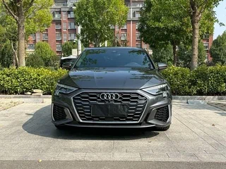 2022 Audi A3 Sportback 35 TFSI IV (8Y), серебристый, 1980000 рублей, вид 2