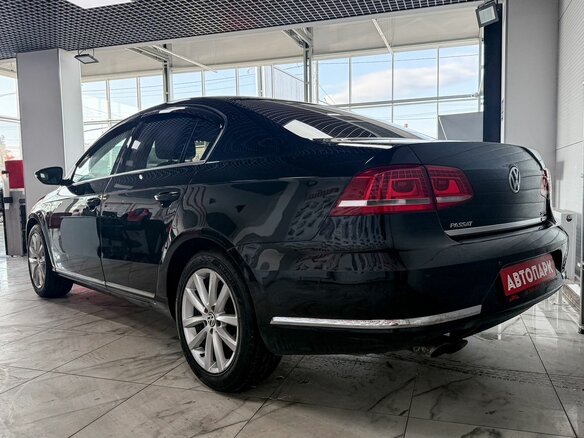 2012 Volkswagen Passat B7, чёрный - вид 3