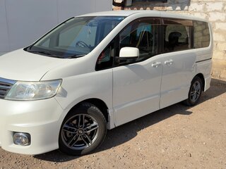 2006 Nissan Serena III (C25), белый, 1300000 рублей, вид 1