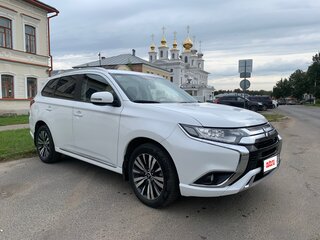 2022 Mitsubishi Outlander III Рестайлинг 3, белый, 2990000 рублей, вид 3