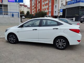 2014 Hyundai Solaris I Рестайлинг, белый, 650000 рублей, вид 2