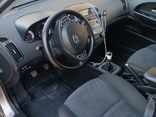 2008 Kia Ceed I, бежевый, 700000 рублей, вид 4