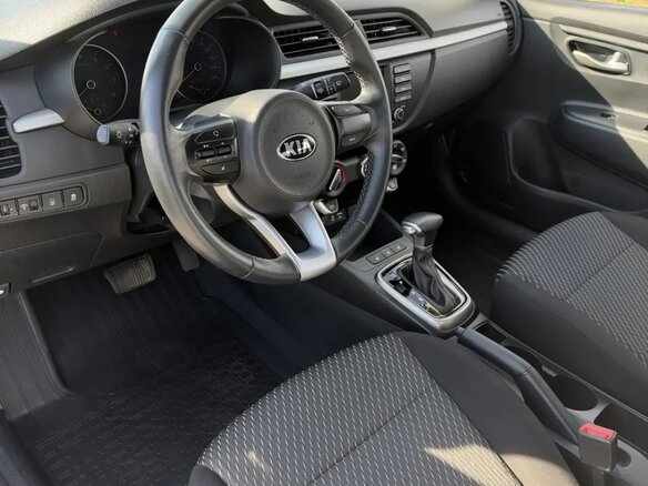 2020 Kia Rio IV Рестайлинг, белый, 2100000 рублей - вид 7