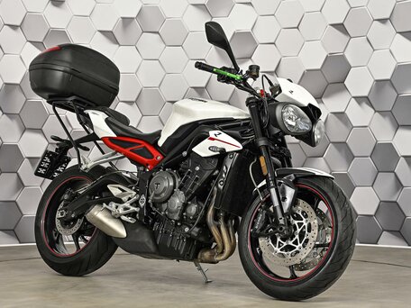 2018 Triumph Street Triple, белый, 577000 рублей, вид 1