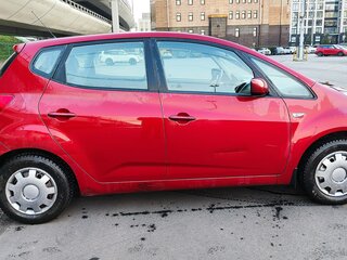 2013 Kia Venga 5-speed I, красный, 800000 рублей, вид 3