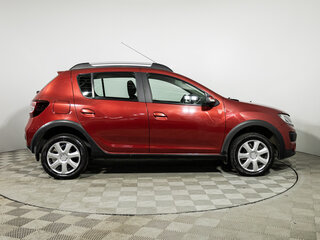 2017 Renault Sandero Stepway II, красный, 999700 рублей, вид 4