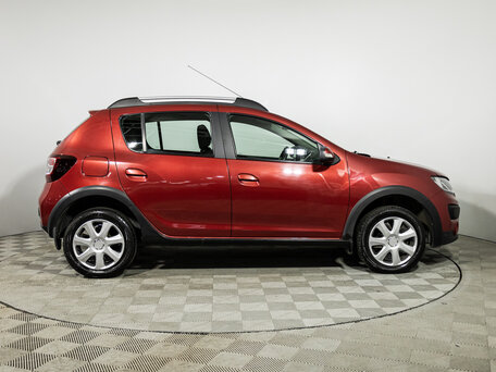 2017 Renault Sandero Stepway II, красный, 999700 рублей, вид 4