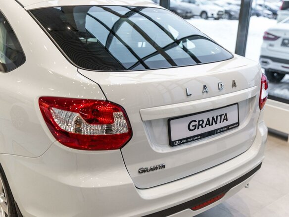 2026 Lada (ВАЗ) Granta I Рестайлинг, белый, 1098000 рублей - вид 11