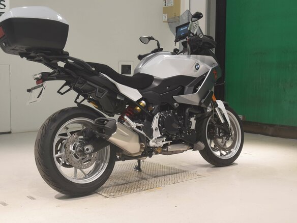 2022 BMW F 900 XR, серый, 900000 рублей - вид 3