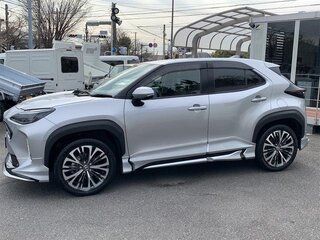 2023 Toyota Yaris Cross I, серебристый, 1560000 рублей, вид 3