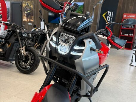 2026 QJMotor SVT 650 X, красный, 689000 рублей, вид 3