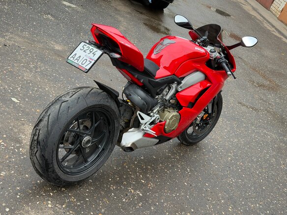 2018 Ducati Panigale V4, красный - вид 3