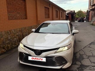 2018 Toyota Camry VIII (XV70), белый, 2600000 рублей, вид 1