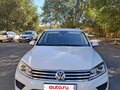 2015 Volkswagen Touareg II Рестайлинг, белый - вид 1