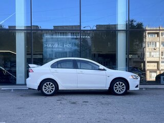 2013 Mitsubishi Lancer X Рестайлинг, белый, 813000 рублей, вид 4