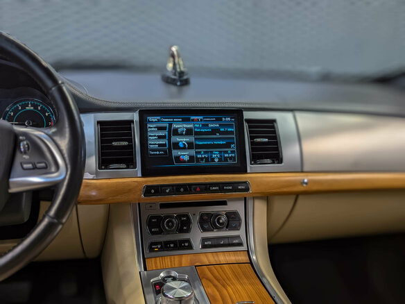 2014 Jaguar XF I Рестайлинг, белый, 1350000 рублей - вид 20