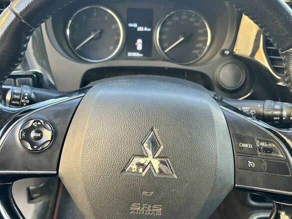 2018 Mitsubishi Outlander III Рестайлинг 3, серебристый, 1400000 рублей - вид 6