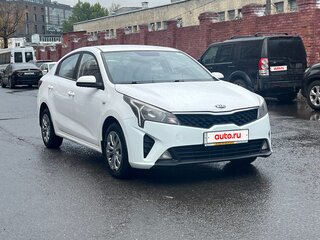 2021 Kia Rio IV Рестайлинг, белый, 820000 рублей, вид 3
