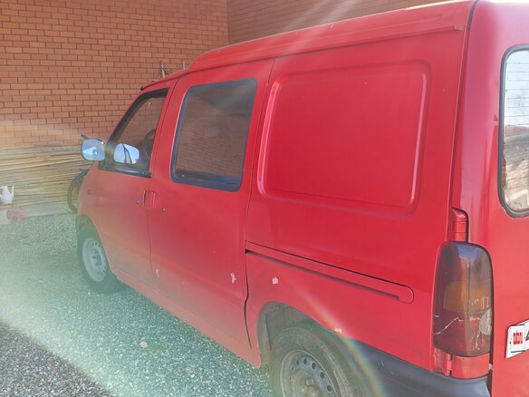 2000 Nissan Vanette Cargo III, красный, 319000 рублей - вид 7