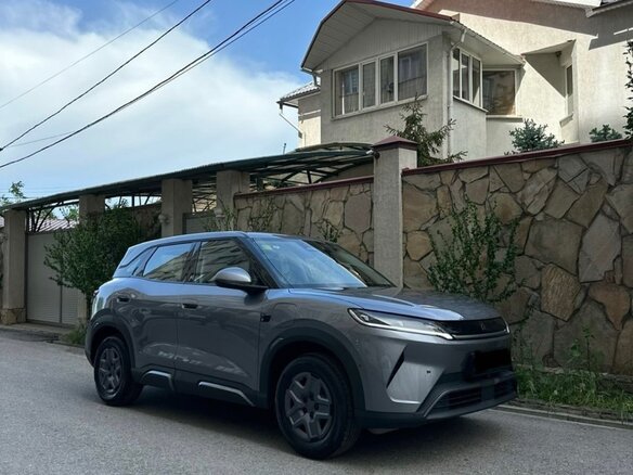 2025 BYD Yuan Up 32 kWh, серебристый