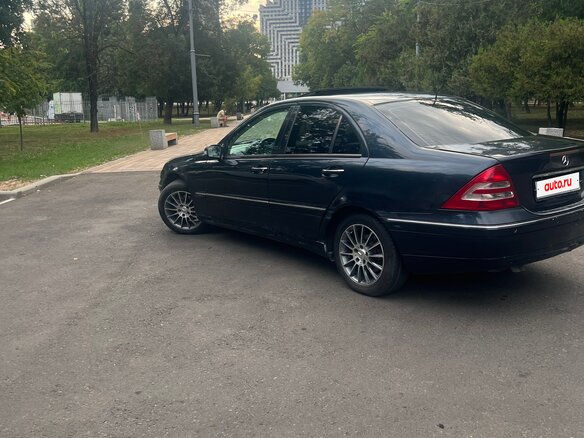 2002 Mercedes-Benz C-Класс 180 II (W203), чёрный - вид 2