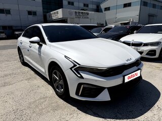 2023 Kia K5 LPi III Рестайлинг, белый, 2053069 рублей, вид 3