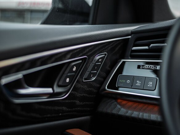 2022 Audi Q8 45 TDI I (4M), чёрный, 6750000 рублей - вид 11