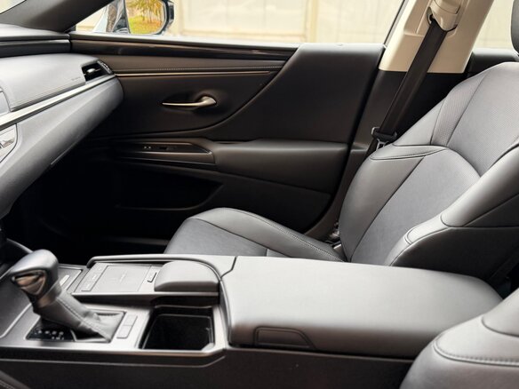 2020 Lexus ES 250 VII, белый, 4450000 рублей - вид 10