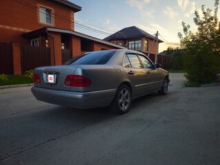 1998 Mercedes-Benz E-Класс 240 II (W210, S210), серебристый, 365000 рублей, вид 5