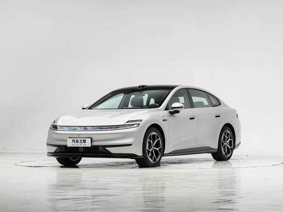 2026 Changan Qiyuan A06 28.39 kWh, серебристый, 2880000 рублей