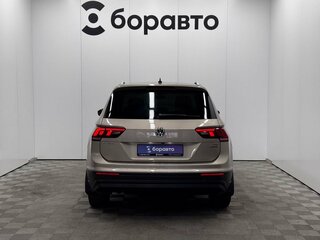 2017 Volkswagen Tiguan II, бежевый, 2100000 рублей, вид 5