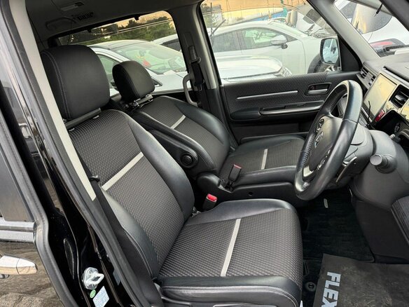 2017 Honda Stepwgn V, чёрный, 1865000 рублей - вид 3