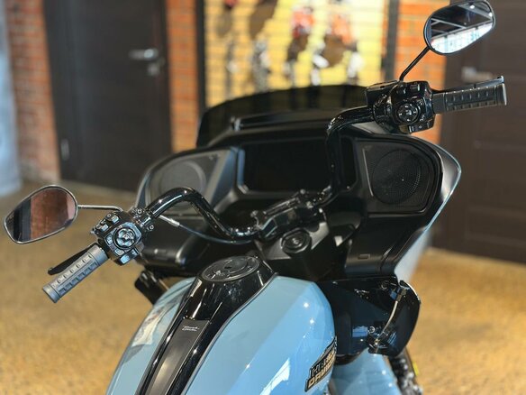 2024 Harley-Davidson Road Glide, серый, 3550000 рублей - вид 5