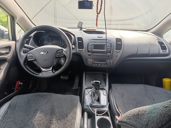 2017 Kia Cerato III Рестайлинг (Classic), серебристый, 1400000 рублей - вид 5