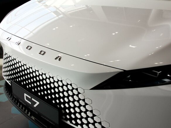 2026 Omoda C7, белый - вид 5