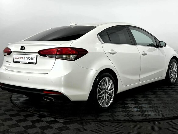 2019 Kia Cerato III Рестайлинг (Classic), белый, 1800000 рублей - вид 5