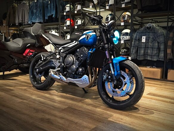 2026 Triumph Trident 660, чёрный, 1090000 рублей