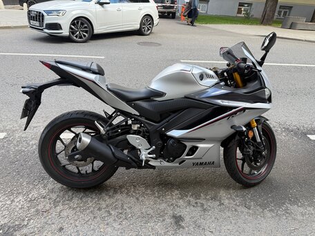 2020 Yamaha YZF-R3, серебристый, 495000 рублей, вид 1