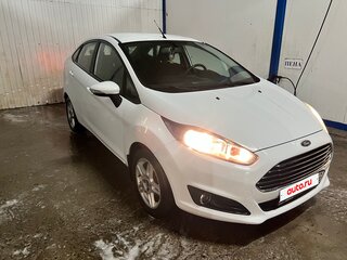 2016 Ford Fiesta Mk6 Рестайлинг, белый, 870000 рублей, вид 1