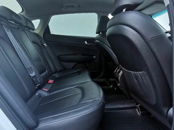 2019 Kia Optima IV Рестайлинг, белый, 1799000 рублей - вид 10