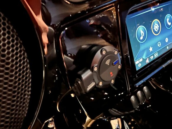 2021 Harley-Davidson CVO Tri Glide, фиолетовый, 7990000 рублей - вид 6