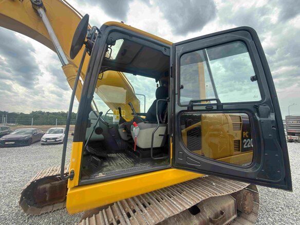 2019 Komatsu PC220-8, жёлтый, 7450000 рублей - вид 11