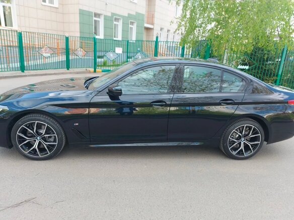 2022 BMW 5 серии 520d xDrive VII (G30/G31/G38) Рестайлинг, чёрный - вид 2