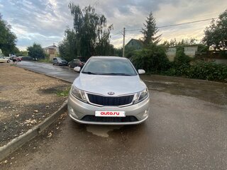 2013 Kia Rio 5-speed III, серебристый, 1099000 рублей, вид 1