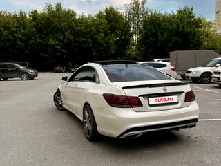 2015 Mercedes-Benz E-Класс 200 IV (W212, S212, C207) Рестайлинг, белый, 1900000 рублей, вид 3